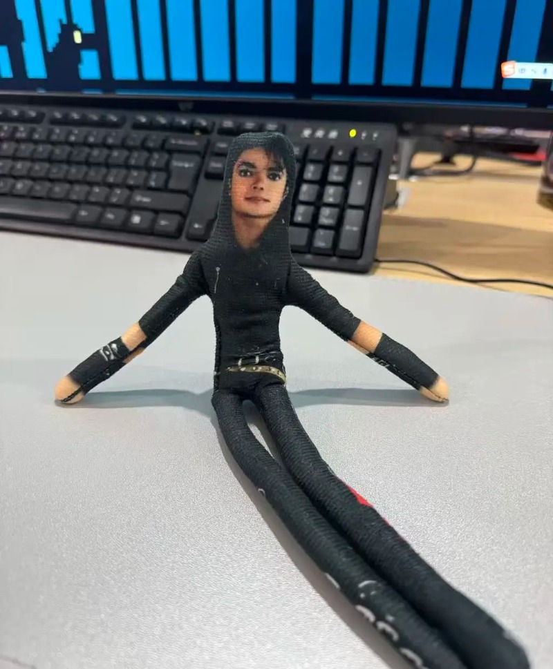 Novo Estilo Boneco de Pelúcia  - Evoker Cosplay Prop avaliação e preço